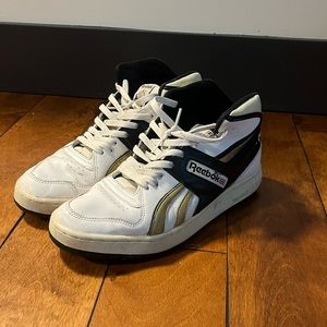 Reebok mens mid sneakers size 10.5